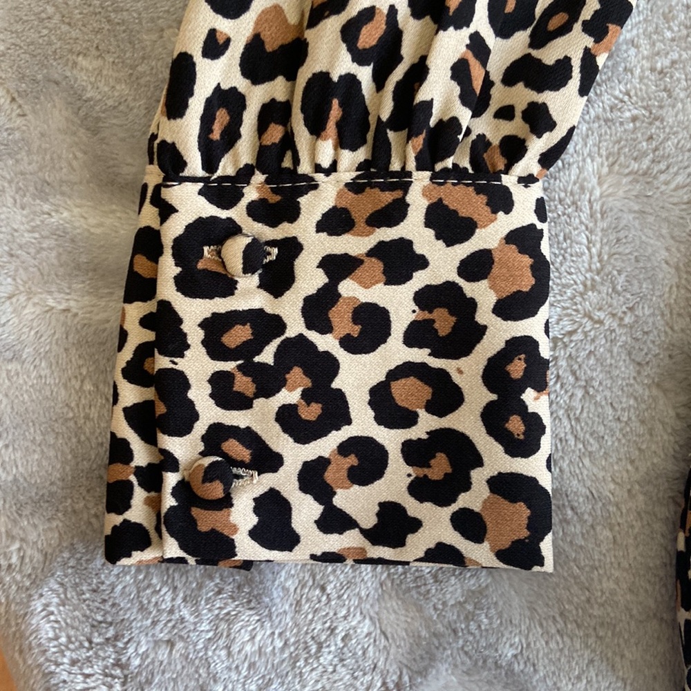 Leopard print dress top size large cuffed sleeves - Picture 2 of 6